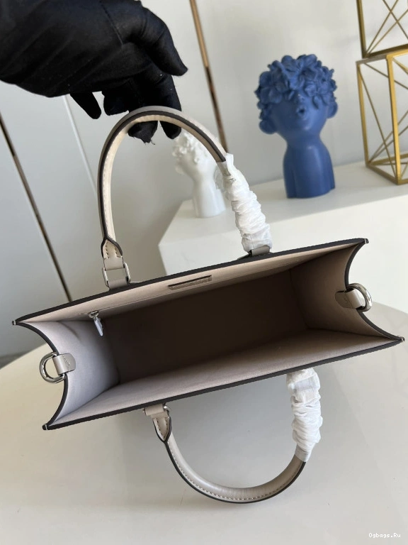 PETIT LOUIS VUITTON SAC PLAT 0226